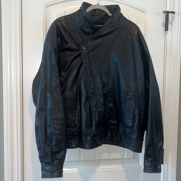 VINTAGE black leather lined Moto biker bomber jacket size XL Bermans - Picture 4 of 16